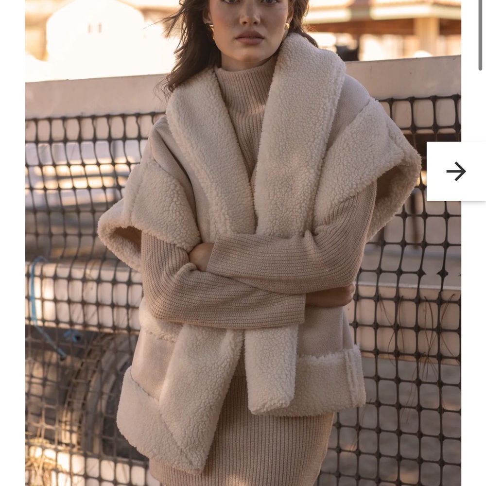 Line & Dot Cream Teddy Jacket